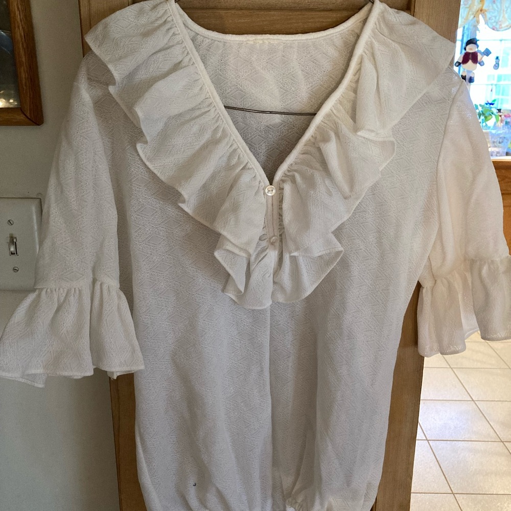 Vintage 1975 White Top